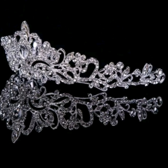 💗❤️ Because Youre A Queen Clear Crystals Tiara - Picture 3 of 7